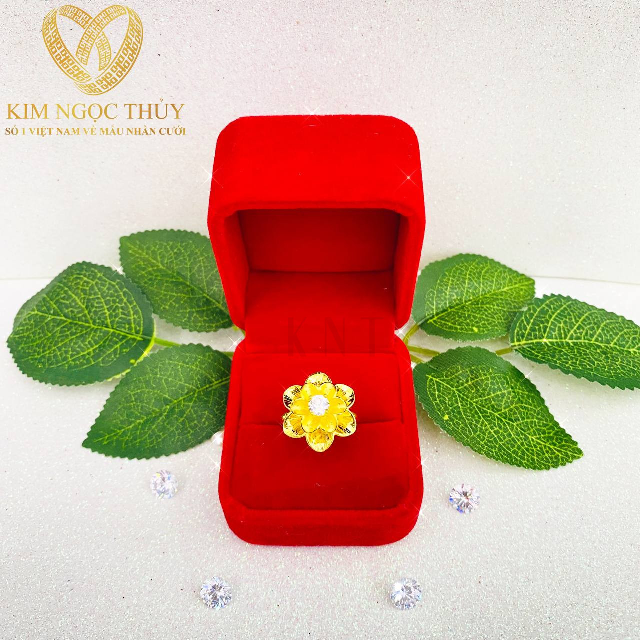 Nhẫn hoa mai từ 5P với những cánh hoa chân thật, đẹp ấn tượng