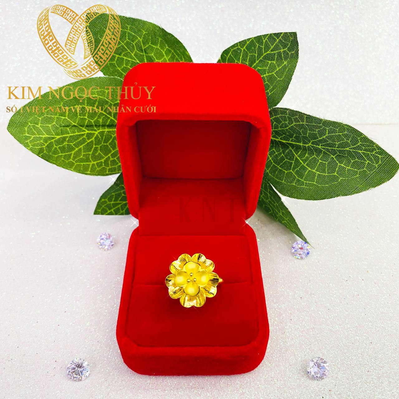 Nhẫn hoa mai từ 5P mang vẻ đẹp nhẹ nhàng, thanh thoát