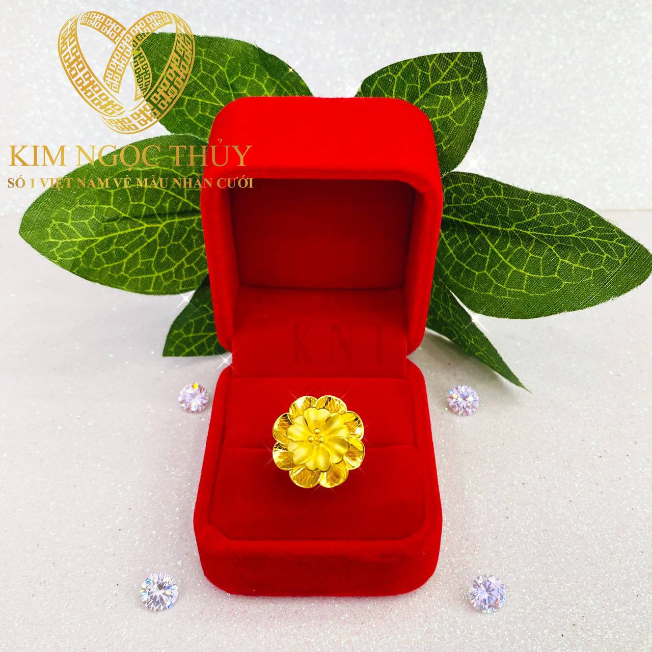 Nhẫn hoa mai từ 5P thiết kế tinh tế, đẹp cuốn hút