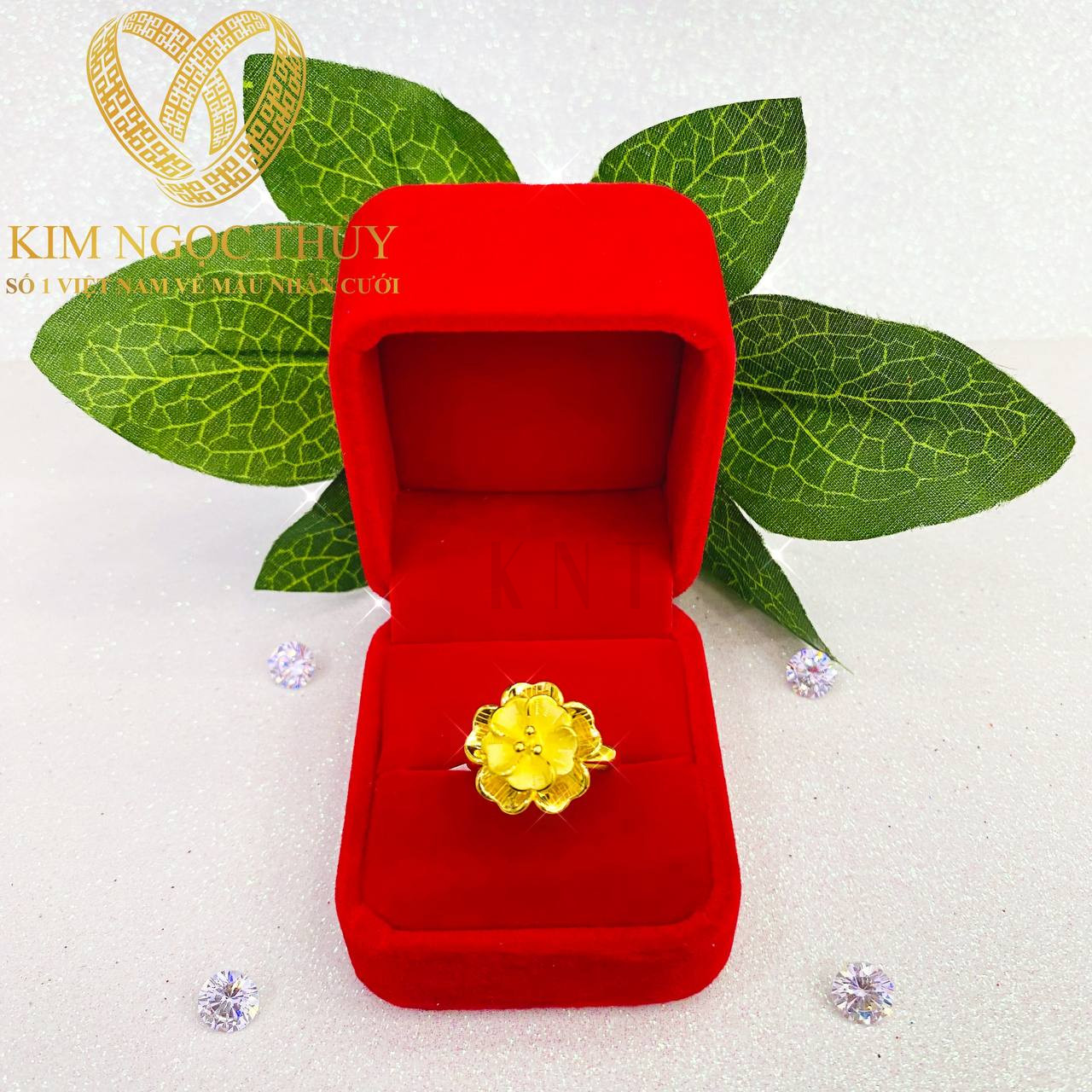 Nhẫn hoa mai từ 5P nhỏ xinh khi đeo lên tay