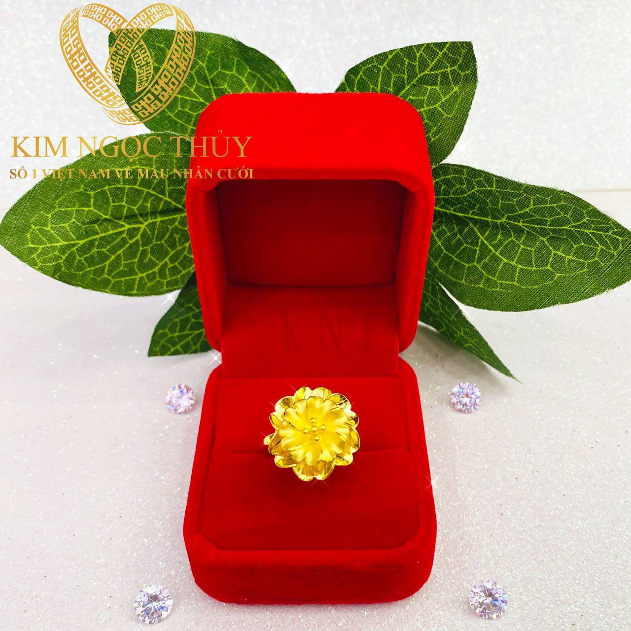 Nhẫn hoa mai từ 5P mang vẻ đẹp tinh tế trong từng chi tiết