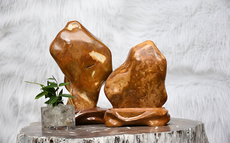 Trang trí phòng ngủ hoặc góc làm việc của vợ bằng các vật dụng có màu vàng, nâu hoặc làm từ gốm sứ, đá tự nhiên