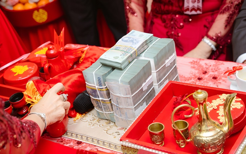 Các món quà hồi môn thời hiện đại gồm tiền mặt, vàng và chìa khóa xe