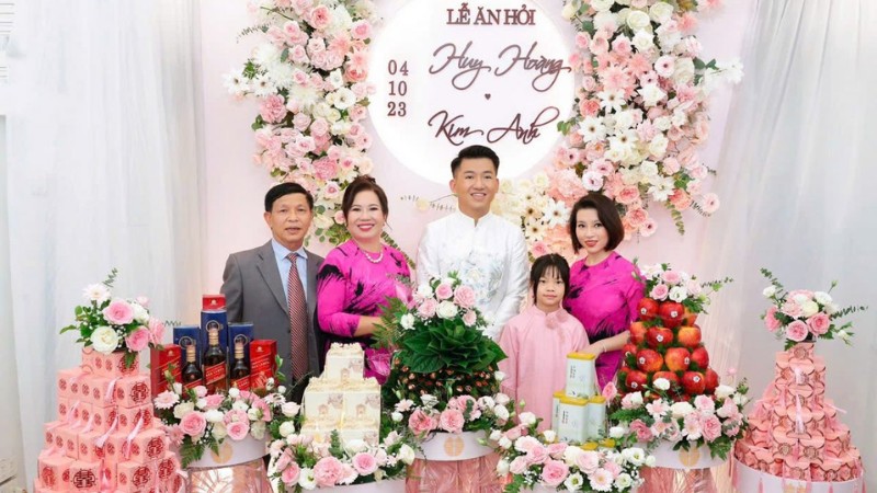 Buổi lễ ăn hỏi ấm cúng với tráp 7 lễ