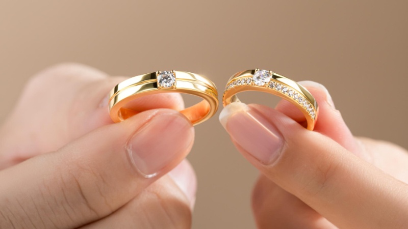 Cặp nhẫn cưới thiết kế trẻ trung và hiện đại phù hợp đeo hàng ngày