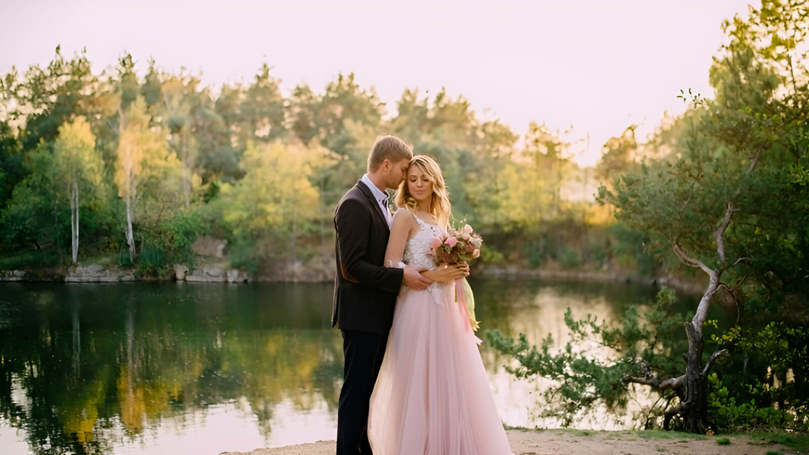 Nữ giới sinh năm dương lịch 1999 tương ứng với năm sinh âm lịch là Kỷ Mão