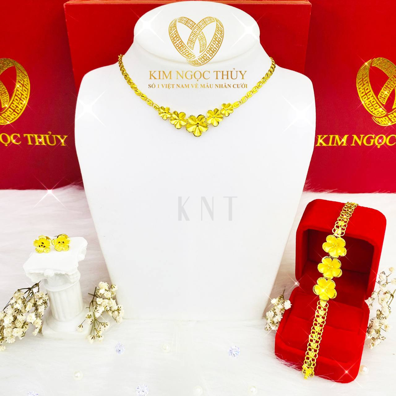 Bộ trang sức cưới 5 chỉ vàng 24K, nữ trang cưới vàng 24K tinh xảo cho cô dâu