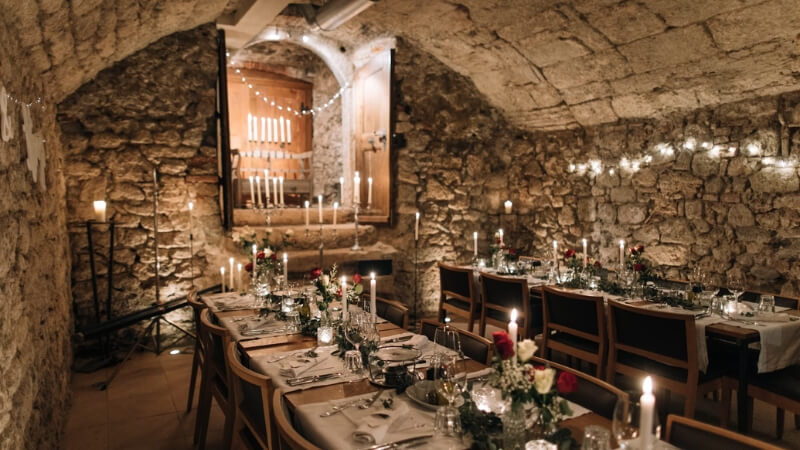 Các nhà hàng tiệc cưới đẹp thường rất nhanh