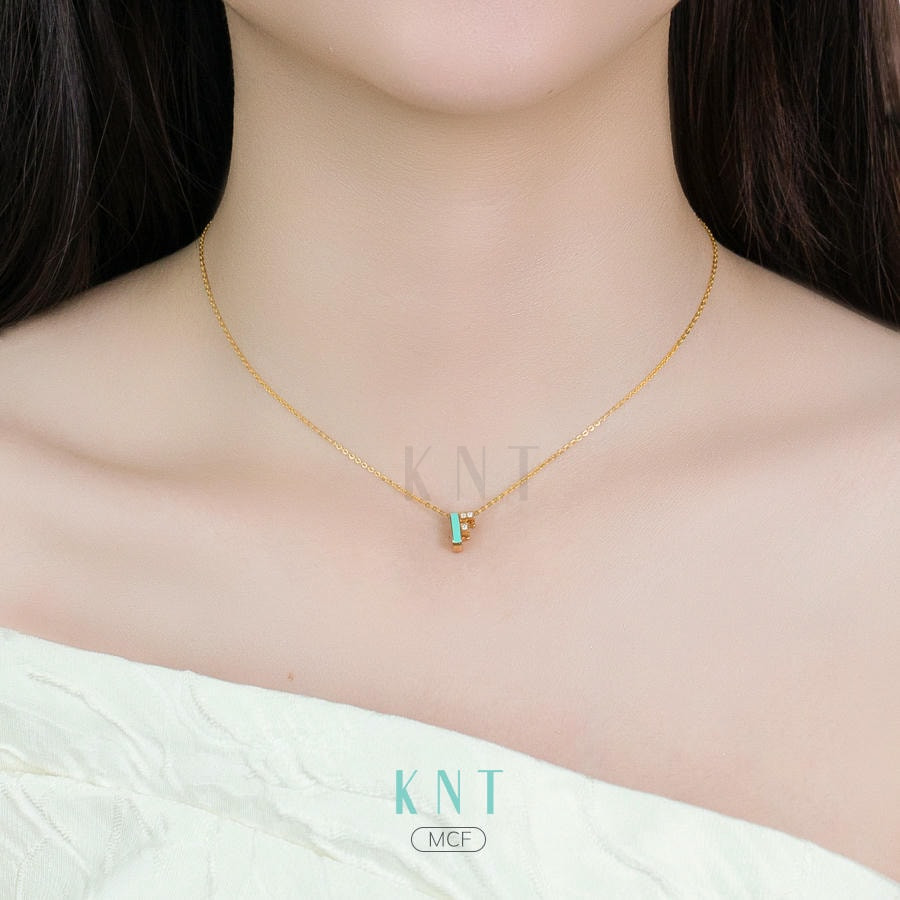 Mặt dây chuyền Sea La Vie chữ F: Thiết kế tinh xảo với đá và sứ xanh