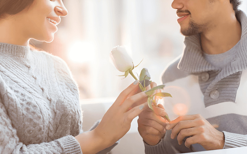 Khoảnh khắc ngỏ lời cầu hôn mang một ý nghĩa thiêng liêng, vượt xa một lời đề nghị đơn thuần.