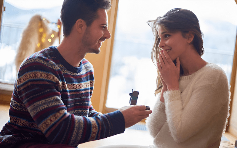 Điều quan trọng là chọn một mức chi phí nhẫn cầu hôn phù hợp với khả năng tài chính của bạn