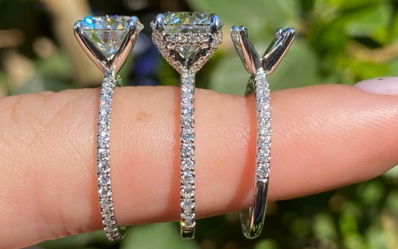 Đai nhẫn Pave với chấu vấu.