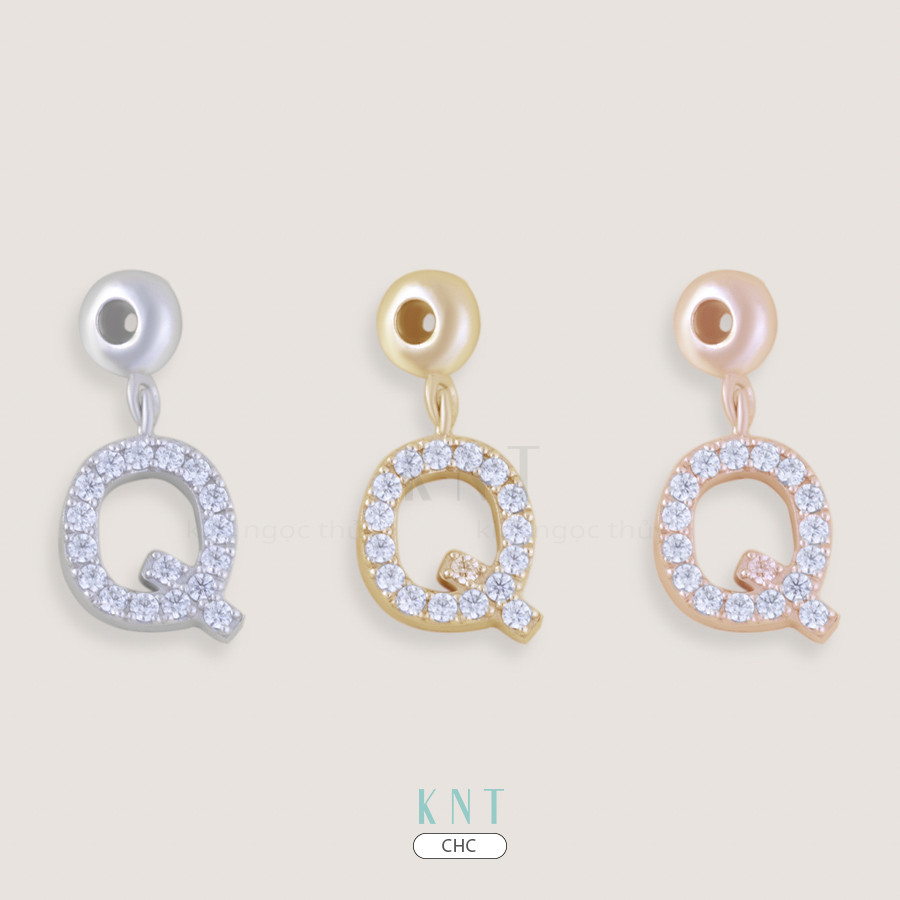 Charm chữ Q chế tác từ chất liệu vàng 10K cao cấp, thiết kế tinh xảo