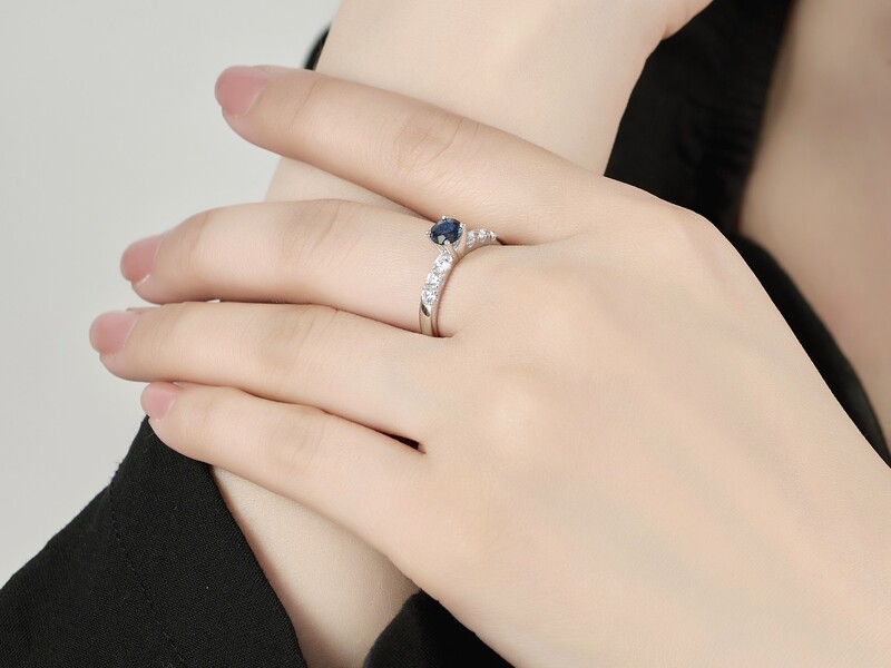 Vẻ đẹp của Sapphire xanh mang lại sự bình yên, may mắn cho người mệnh Thủy