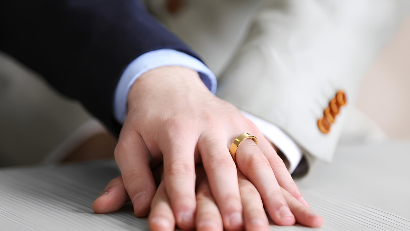 Nhẫn cầu hôn mang ý nghĩa đặc biệt trong cộng đồng LGBT như một minh chứng cho một tình yêu lâu dài