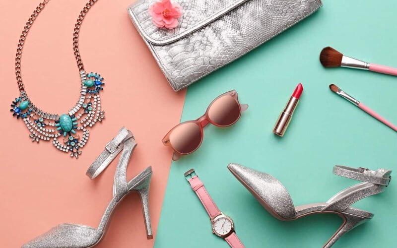 Phụ kiện thời trang giúp thể hiện cá tính, phong cách riêng của nàng, chàng nên tìm hiểu thật kỹ sở thích của nàng trước khi chọn nhé