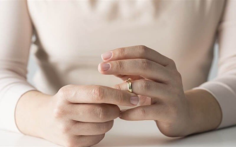 Hạnh phúc hôn nhân đến từ sự thấu hiểu, không chỉ từ việc luôn đeo nhẫn