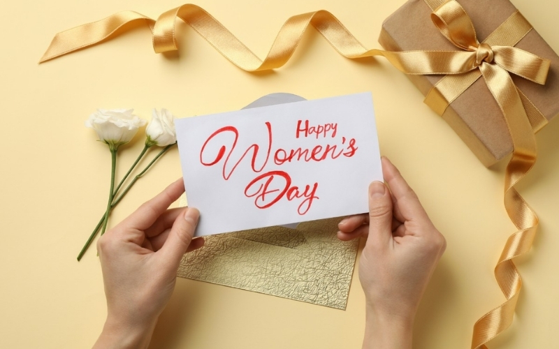 Hãy chắc chắn rằng người yêu của bạn có khiếu hài hước và thoải mái với những lời trêu đùa