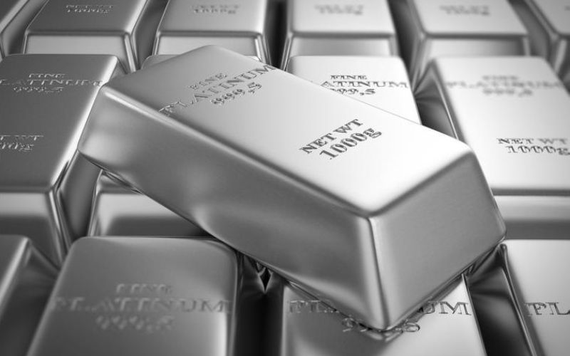 Bạch kim sở hữu màu trắng bạc tự nhiên, đôi khi có ánh xám nhẹ, tạo nên vẻ đẹp sang trọng và tinh tế