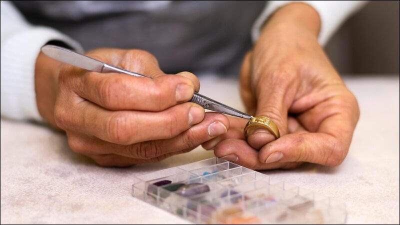 Vàng 24K, hay còn gọi là vàng ta, vàng ròng, vàng 9999, là loại vàng có độ tinh khiết cao nhất