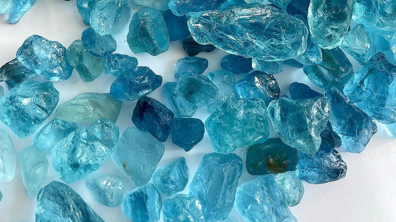 Tinh thể đá Aquamarine thô màu xanh biển