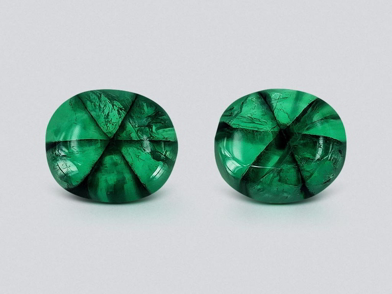 Cận cảnh cấu trúc của một viên Trapiche Emerald