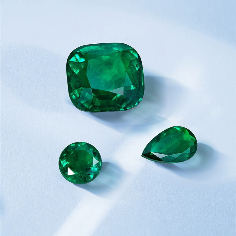 So sánh Emerald thật và Emerald tổng hợp