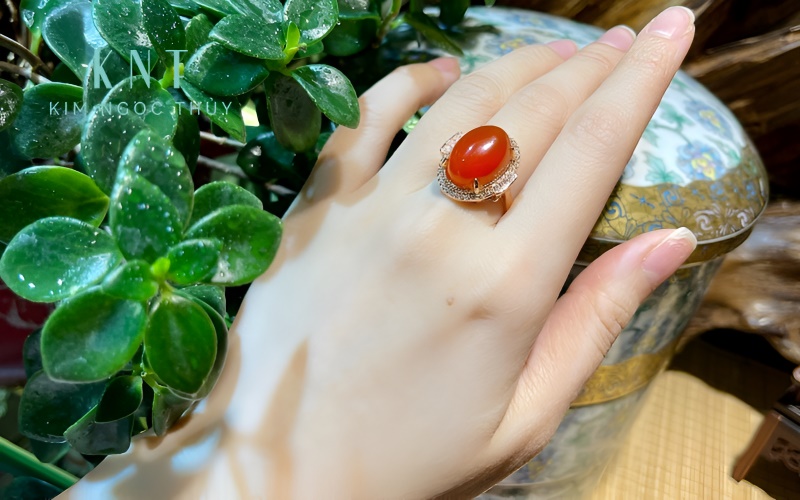 Đá mã não giúp cân bằng năng lượng, mang lại sự bình yên cho tâm hồn.