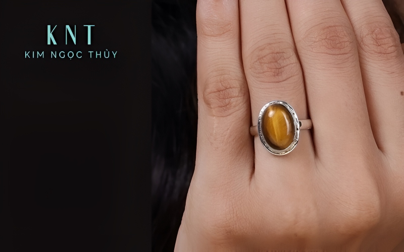 Đá mắt hổ mang lại dũng khí và quyết đoán cho người đeo.