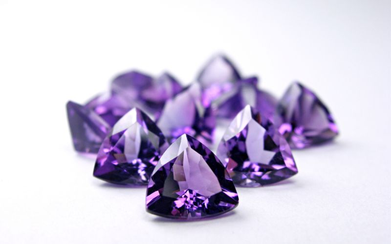 Thạch anh tím, viên đá của trí tuệ, giúp mang lại sự bình an và sáng suốt.