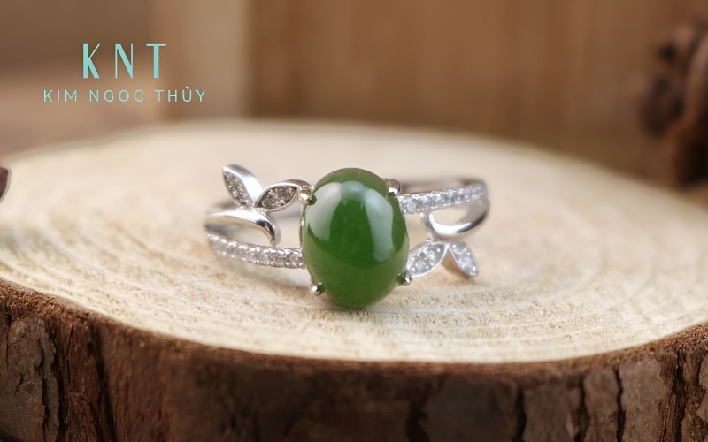 Ngọc bích - Biểu tượng của sự may mắn, bình an và sức khỏe.