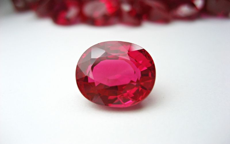 Ruby được cho là mang lại may mắn và thành công trong công việc, kinh doanh và cuộc sống