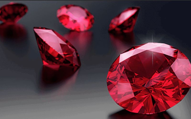 Độ trong của Ruby được đánh giá dựa trên mức độ tạp chất có trong viên đá