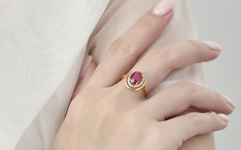 Nhẫn Ruby là món trang sức phổ biến nhất, thường được sử dụng làm nhẫn đính hôn, nhẫn cưới hoặc nhẫn thời trang
