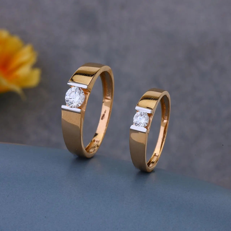 Ưu tiên lựa chọn nhẫn từ chất liệu an toàn như vàng có hàm lượng cao, bạch kim, titan