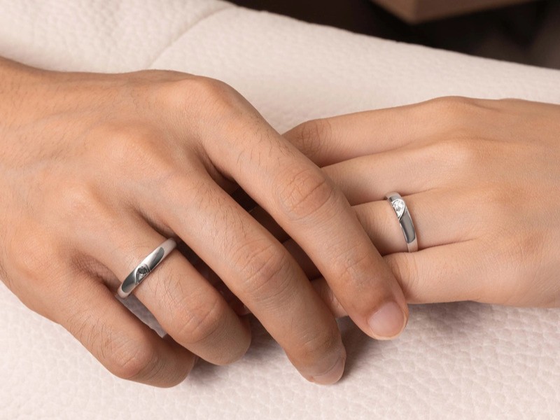 Nhẫn cưới màu trắng mang đến vẻ đẹp thanh lịch