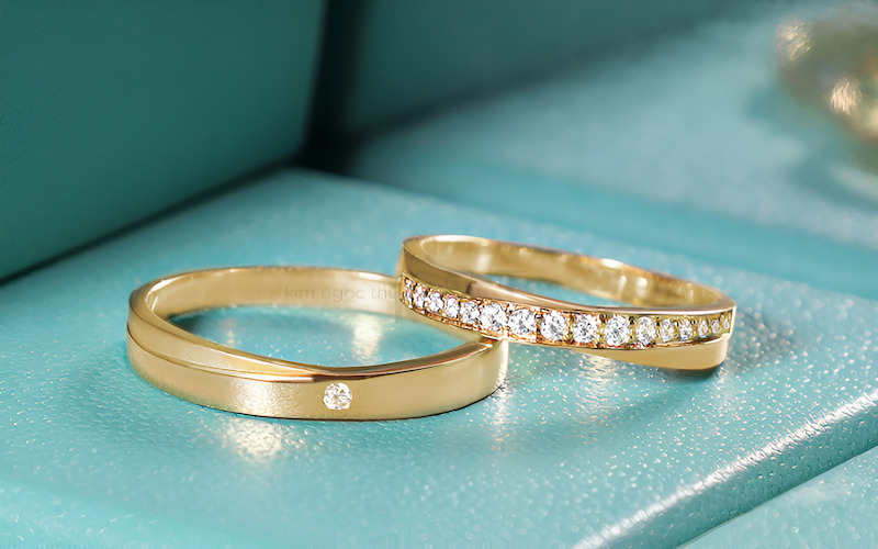 Nhẫn cưới: Biểu tượng gắn kết, son sắt và vĩnh cửu.