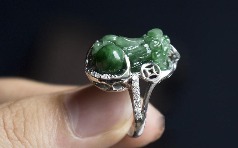 Nhẫn Tỳ Hưu - Linh vật chiêu tài, giữ lộc cho người mệnh Kim.