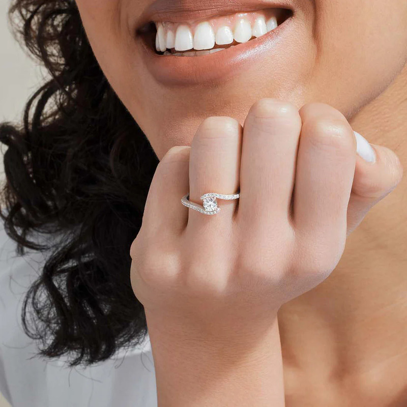 Tránh va đập mạnh khi đeo nhẫn Tension