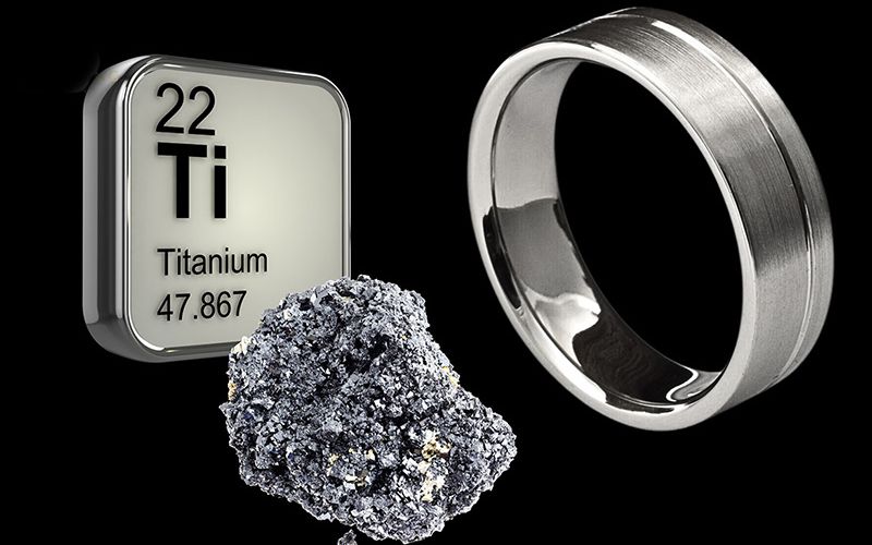 Cặp nhẫn cưới bằng Titan với bề mặt xước mờ hiện đại.