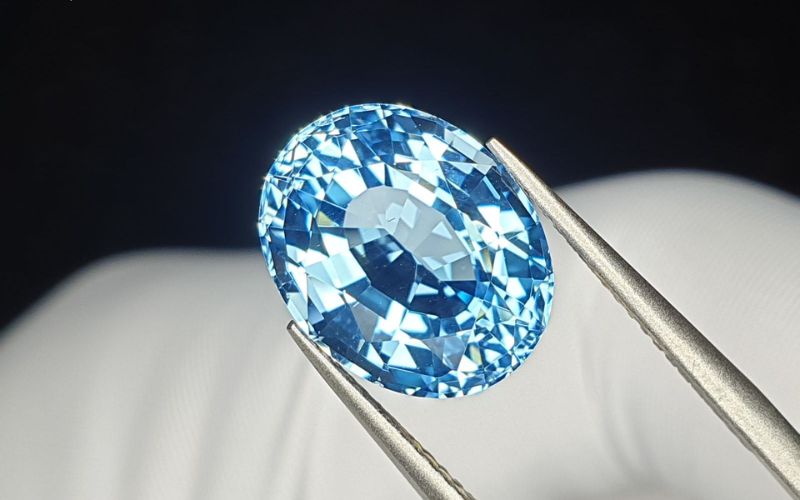 Thang đo Mohs cho thấy Topaz có độ cứng cao ở mức 8.