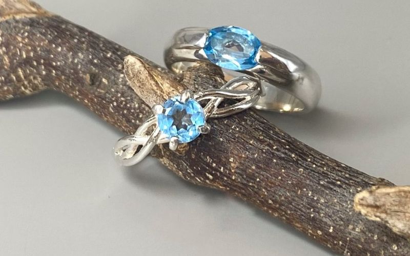 Đeo trang sức Topaz giúp giảm căng thẳng và mệt mỏi.