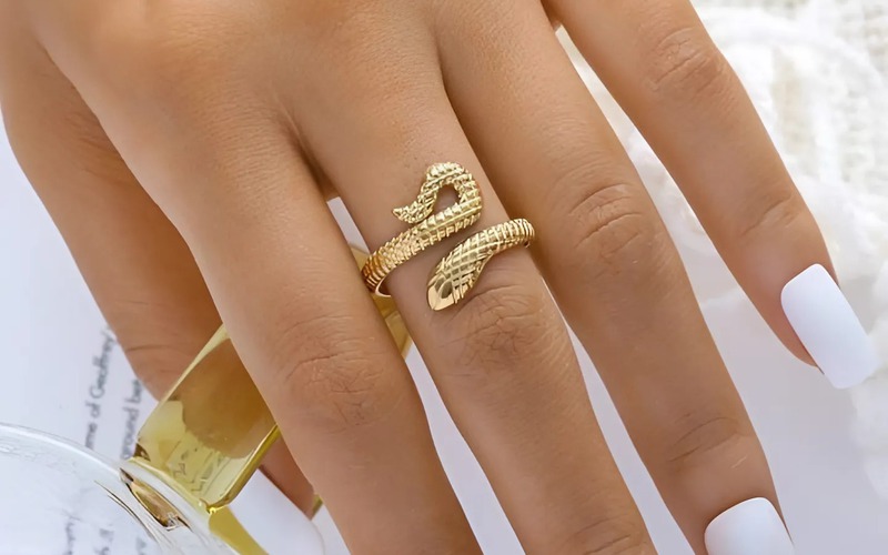 Nhẫn con Rắn, Ngựa - Hợp mệnh Hỏa, sinh Thổ cho Tân Mùi