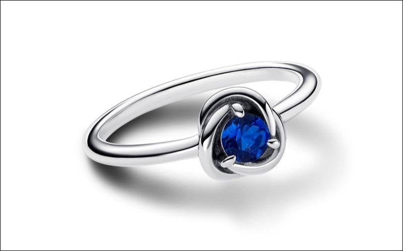 Lựa chọn kiểu dáng nhẫn mềm mại, uốn lượn cho người mệnh Thủy.