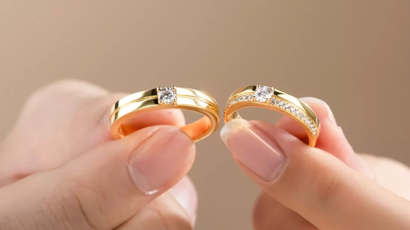 Cặp nhẫn cưới vàng 18K thiết kế sang trọng