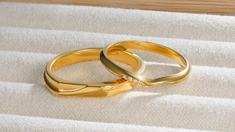 Nhẫn cưới vàng 18K thiết kế tối giản và hiện đại