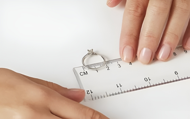 Đo đường kính lòng trong nhẫn cũ