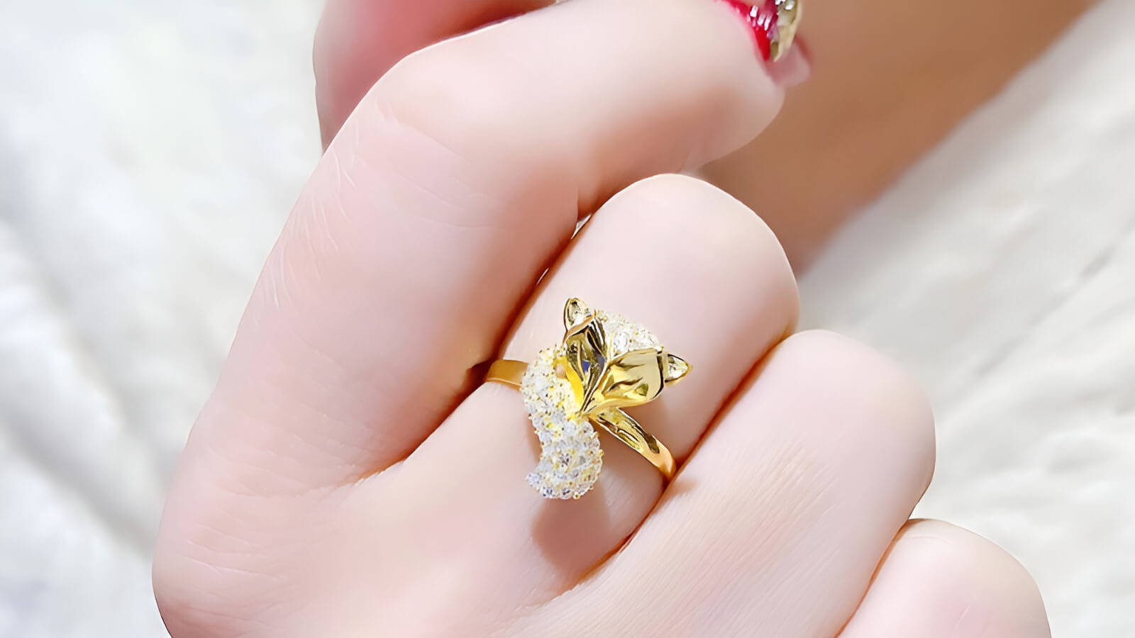 Mặt nhẫn hồ ly nên quay ra ngoài để thu hút năng lượng