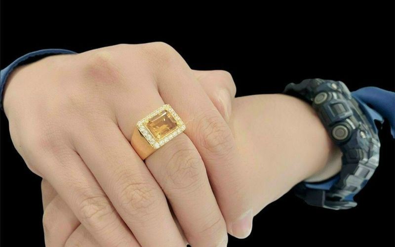 Chất liệu vàng 18K không chỉ bền đẹp mà còn là tuyên ngôn về đẳng cấp và sự thành đạt
