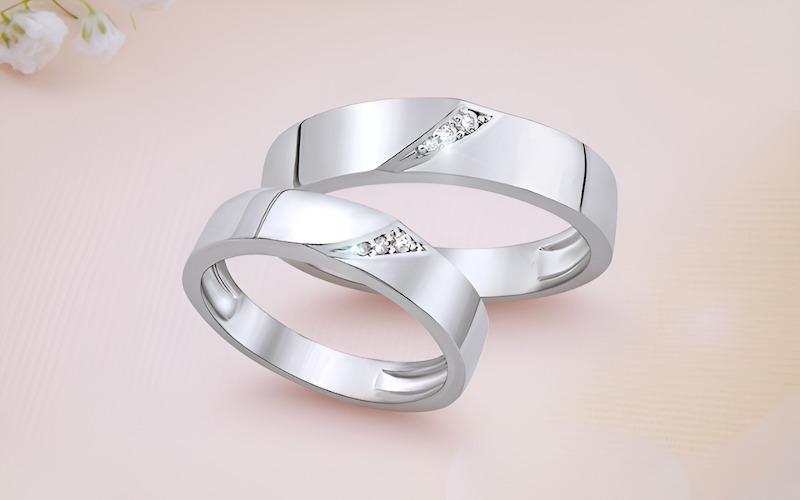 Năng lượng tích cực từ nhẫn bạc đính đá hợp mệnh mang lại may mắn, tài lộc